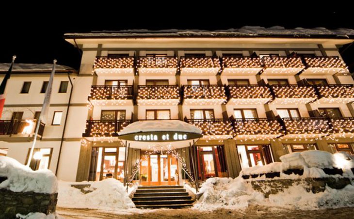Cresta et Duc Hotel, Courmeyer, External Night